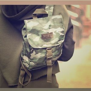 VS PINK camo mini backpack 😍❤️